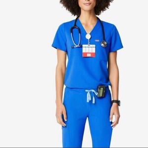 Catarina scrub top & yola scrub pant from Figs